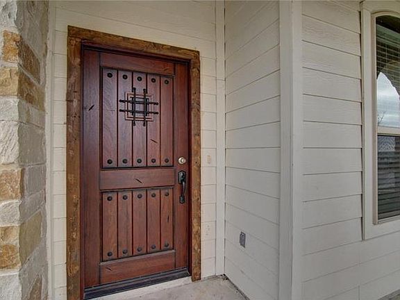 5th image of 484 Eagle Brook Ln