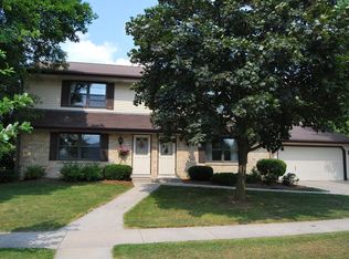 N108W7234 Poplar Ave, Cedarburg, WI 53012