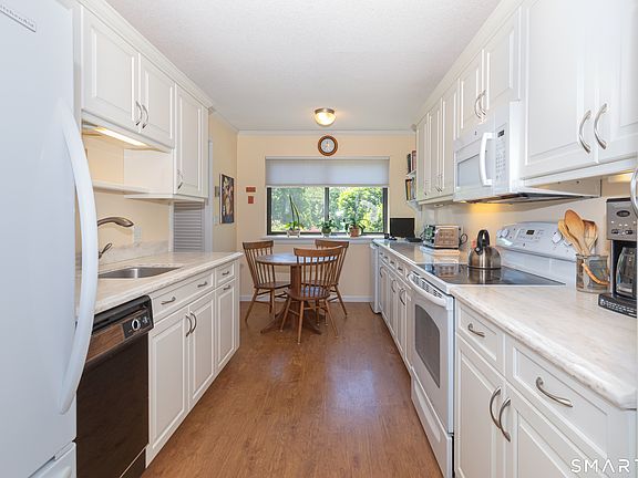 4th image of 912 Heritage Village #B