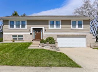 1406 Edgefield Ln, Hoffman Estates, IL 60169