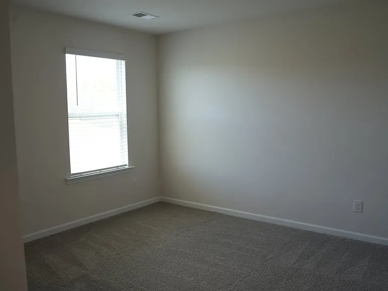 670 Hollyrose Cir — Photo 25