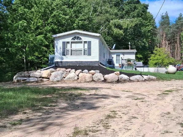 9713 N Glass Rd, Farwell, MI 48622