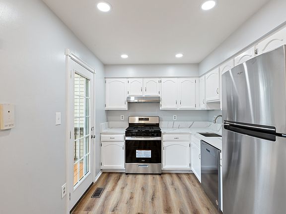 3rd image of 711 Ivy League Ln Unit 22-130