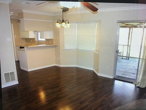 4th image of 1709 Deer Ave