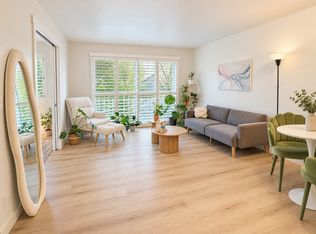 800 N Allen Pl APT 204, Seattle, WA 98103