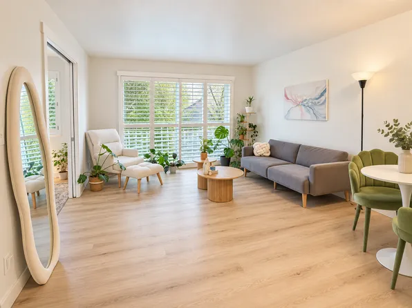 800 N Allen Pl APT 204, Seattle, WA 98103