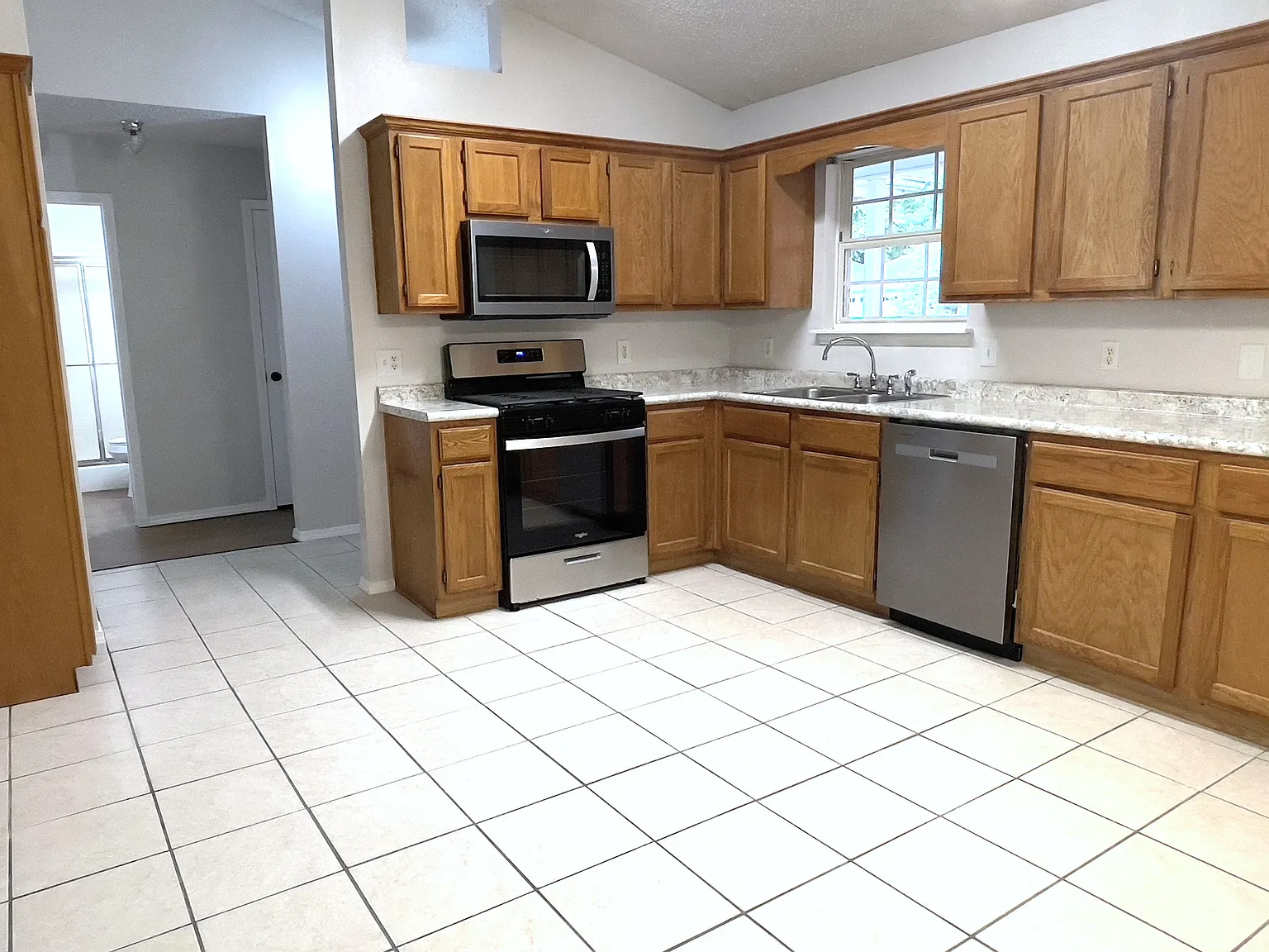 3 bed, 1493 sqft, $1,400 — Photo 3