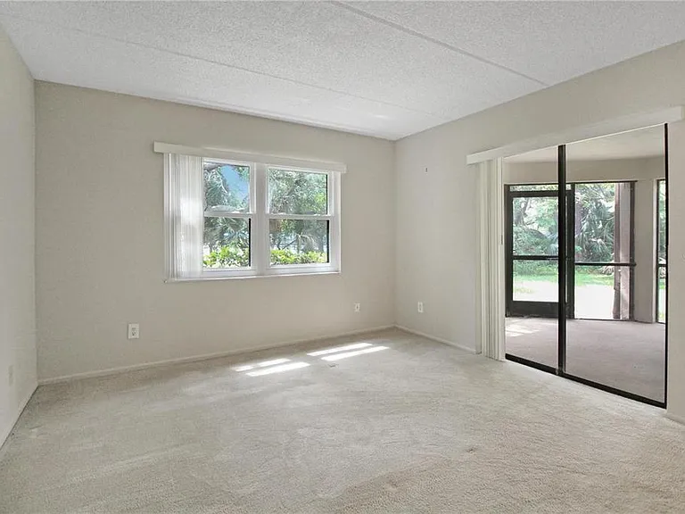 135 Woodlake Wynde #135 — Photo 18