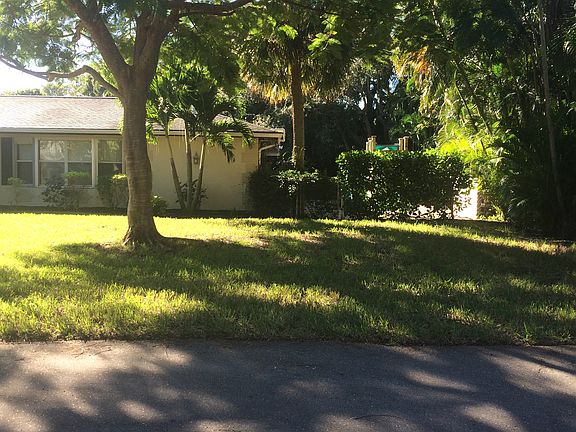 Front Left Yard