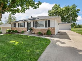906 29th St NW, Cedar Rapids, IA 52405