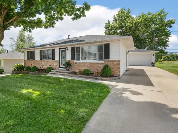906 29th St NW, Cedar Rapids, IA 52405
