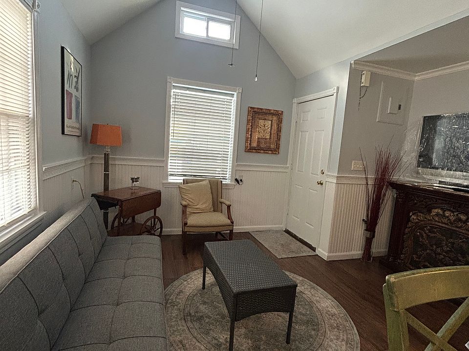 1st image of 911 Howard Ave #1