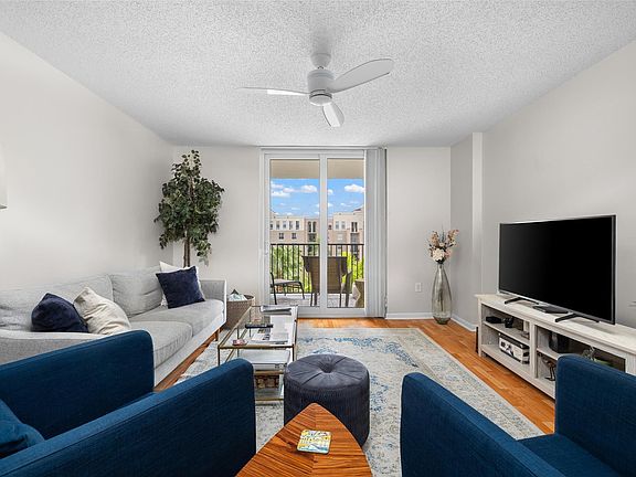 3rd image of 520 SE 5th Avenue #2612