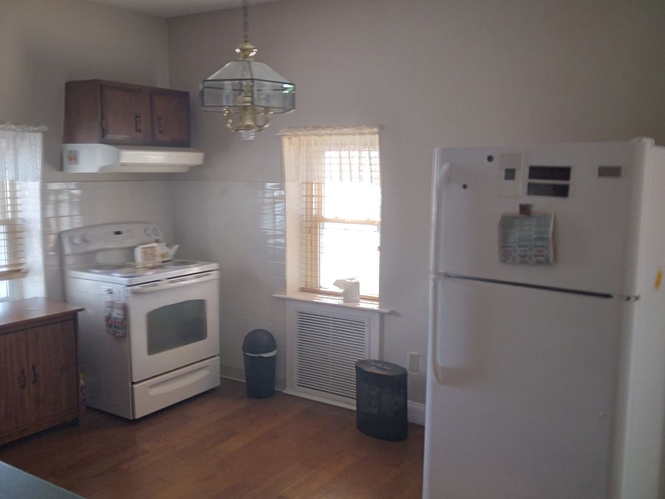 1st image of 215 Summit St Floor 2