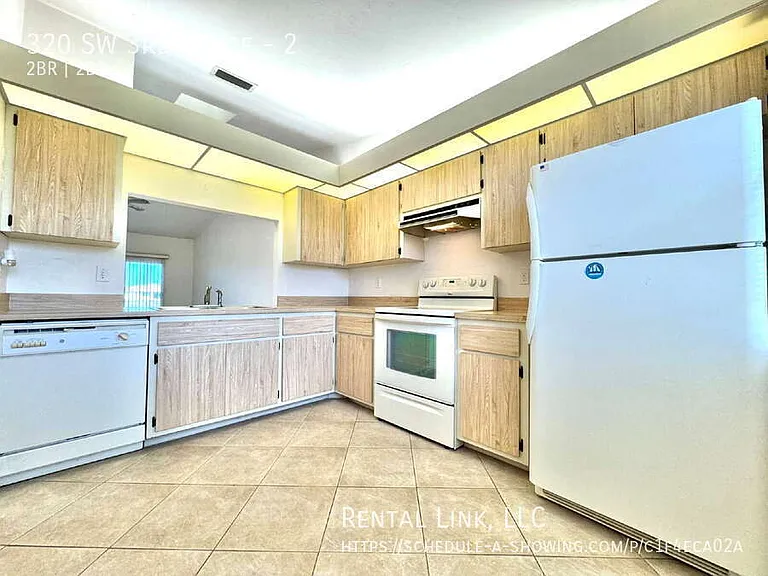 320 SW 3rd Pl #2 — Photo 15