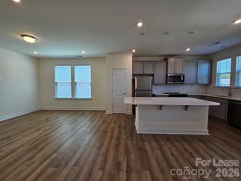 1027 S Point Rd — Photo 3