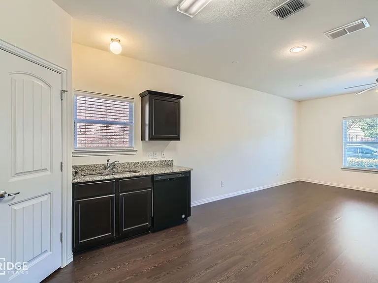 1412 Lake Crest Ln — Photo 10