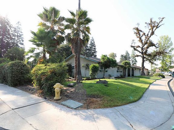 4th image of 1818 S Royal Oaks Dr