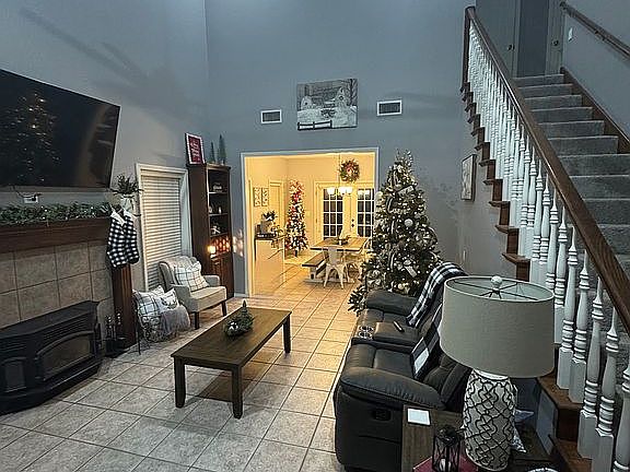 2nd image of 1287 Pineyridge Rd