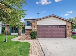 805 Rosanne St, Lockport, IL 60441