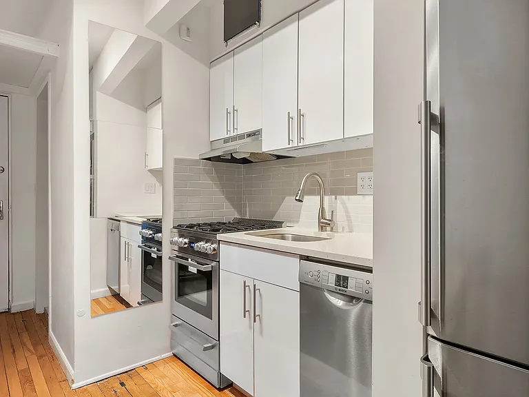 312 W 23rd St #2O — Photo 3