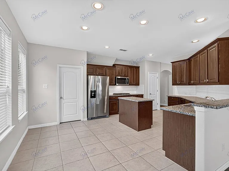 1314 Torrington Ln — Photo 6