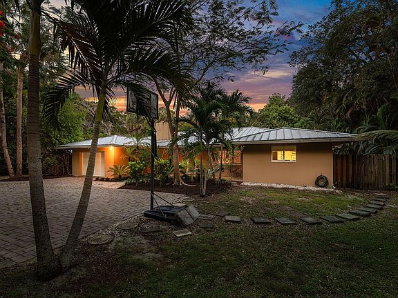 3rd image of 2130 SW 27TH Terrace