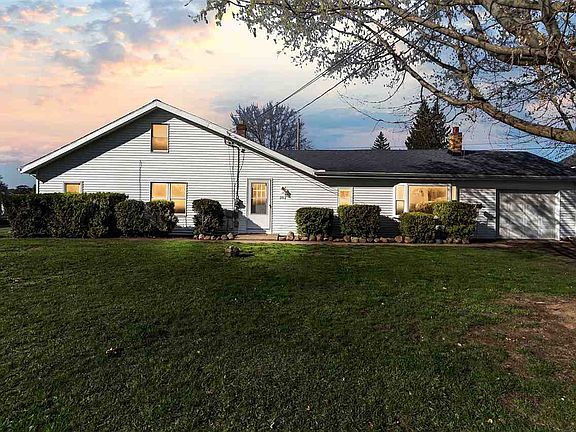 2nd image of 303 S Lakeside Dr
