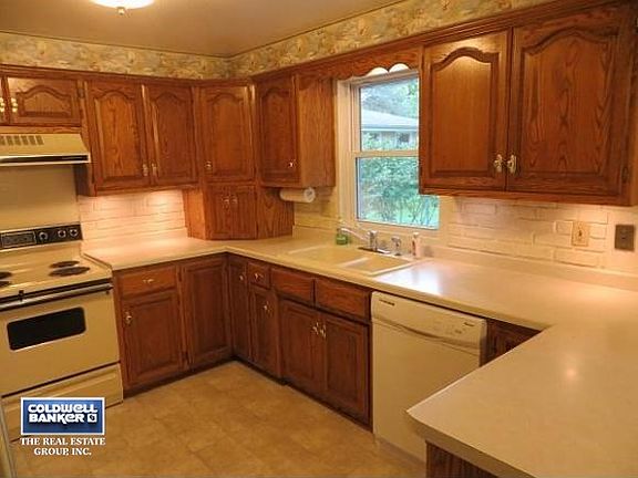 3rd image of 1704 Arnold Dr