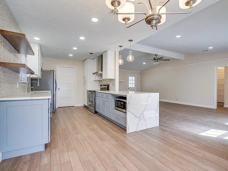 1619 Chisolm Trl — Photo 9