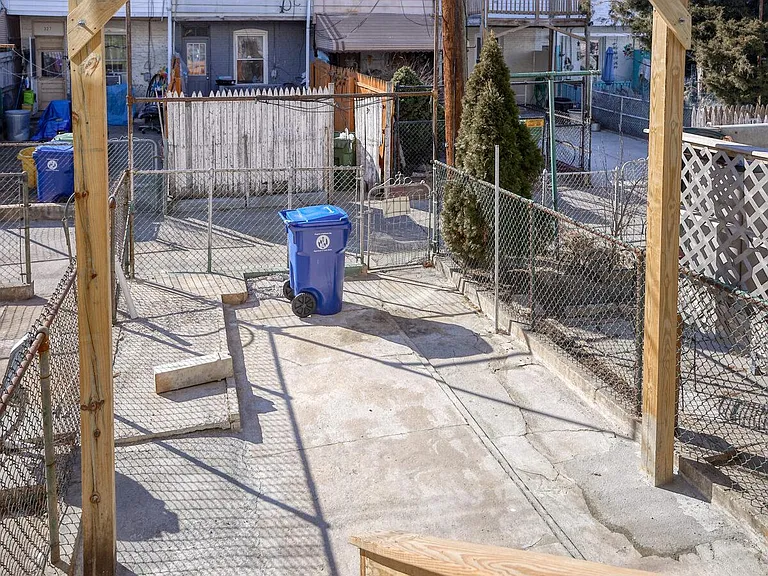 324 S Macon St — Photo 16
