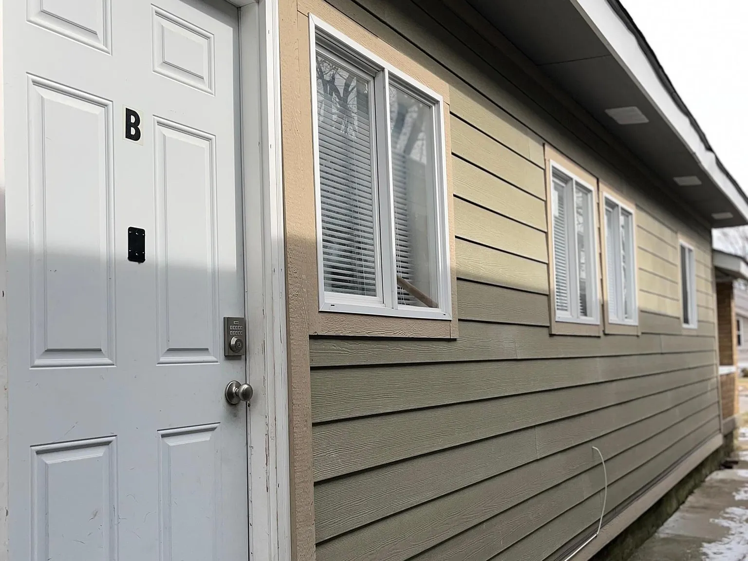 1 bed, 1.0 bath, 375 sqft, $600 — Photo 1