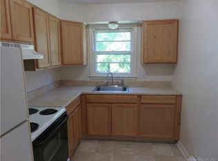 1742 Boston Post Rd APT 3B, Westbrook, CT 06498