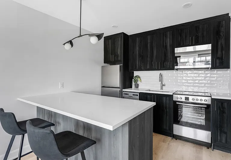 658 Somerset St W #101 — Photo 5