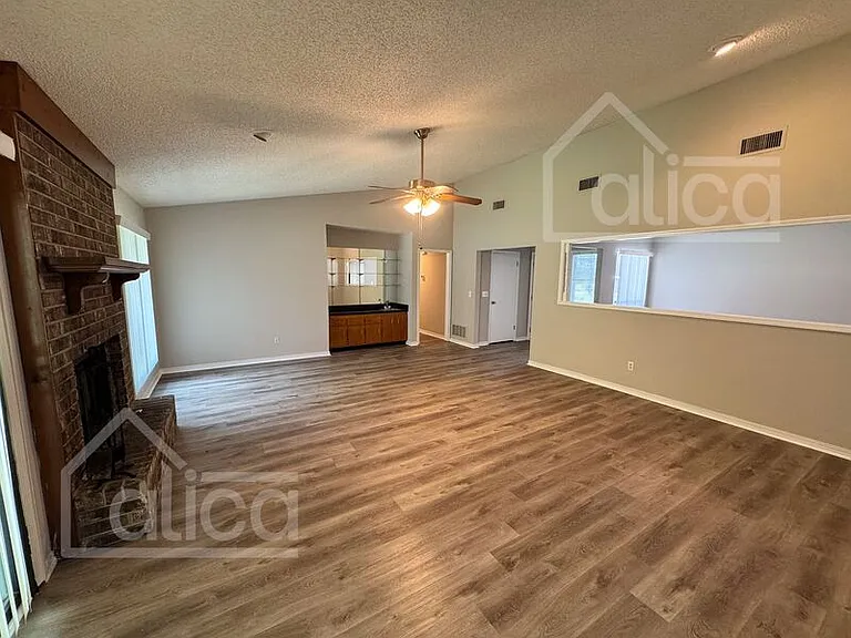 1959 Sussex Dr N — Photo 13