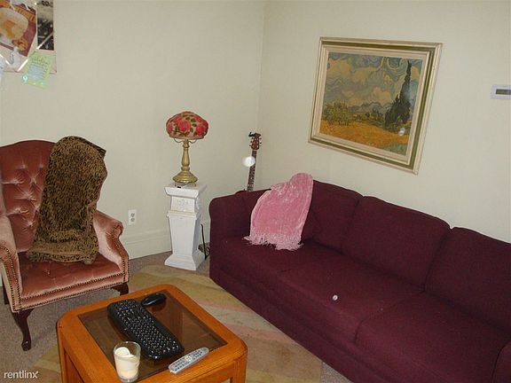 124-2 Livingroom