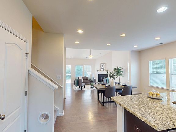5th image of 713 Harvest Point Dr