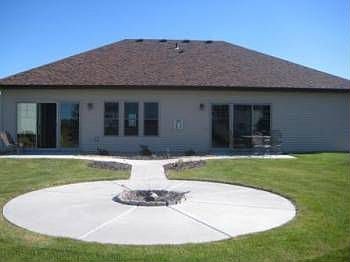 2nd image of 821 8th Ave NE