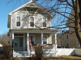 910 Park Ave, Galena, IL 61036