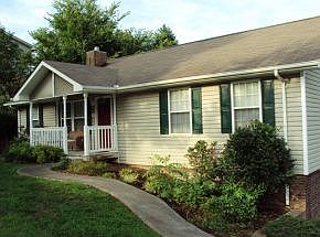 1st image of 904 Starling Ln