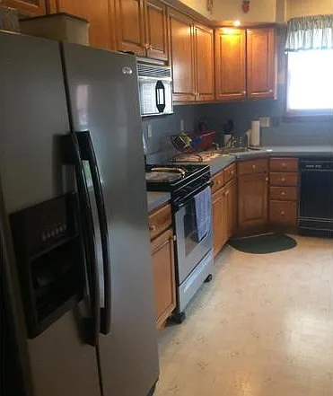 3 bed, 1.5 bath, 1120 sqft, $1,650 — Photo 2