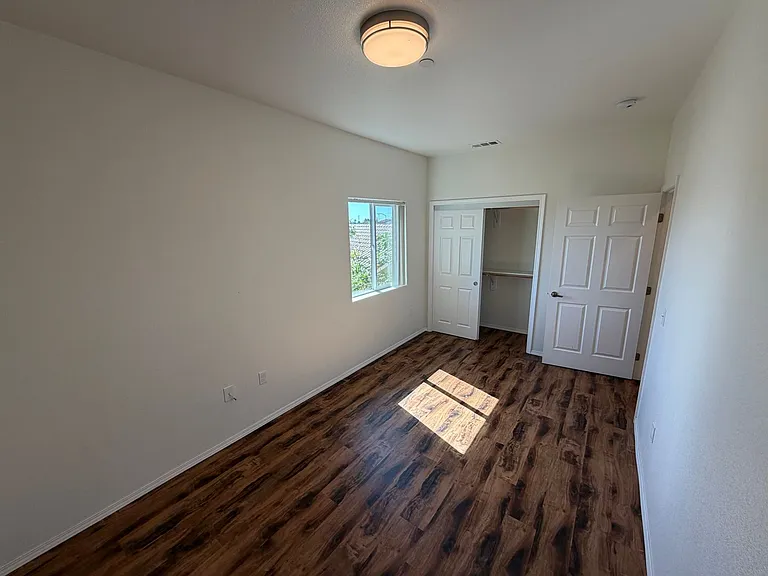 1406D N Bradley Rd — Photo 5