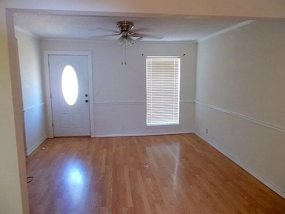 3rd image of 1409 E 11th Pl