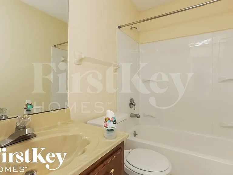 4877 Summitridge Dr — Photo 14