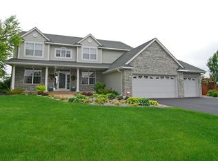 604 Summerfield Dr, Chanhassen, MN 55317