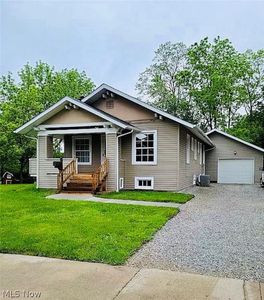 210 30th St NW, Barberton, OH, 44203