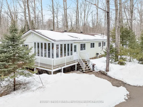 2 Souvenir Ave, Tiny, ON L9M 0H5