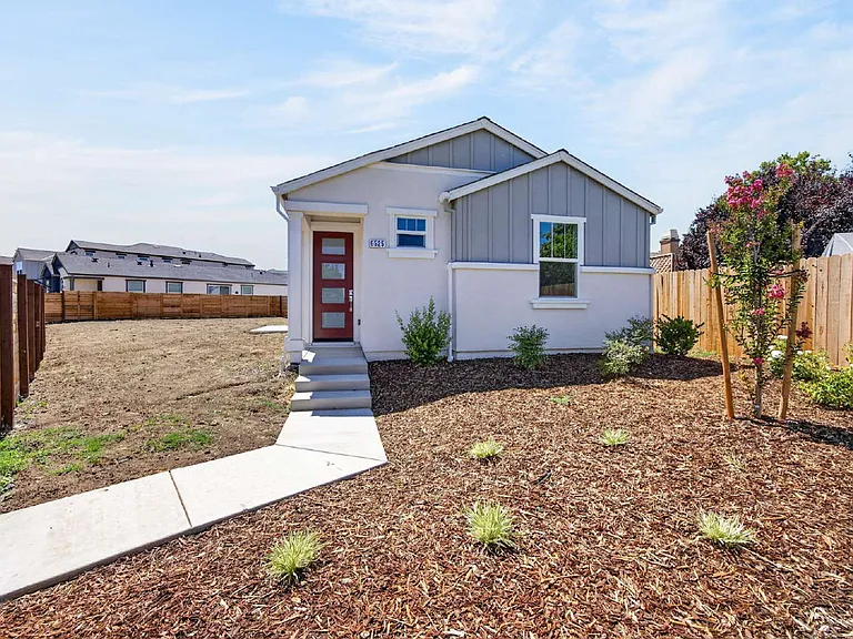 6525 Jacinto Ave — Photo 1