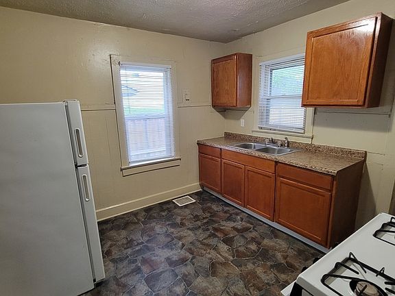 5th image of 275 N Pershing Ave