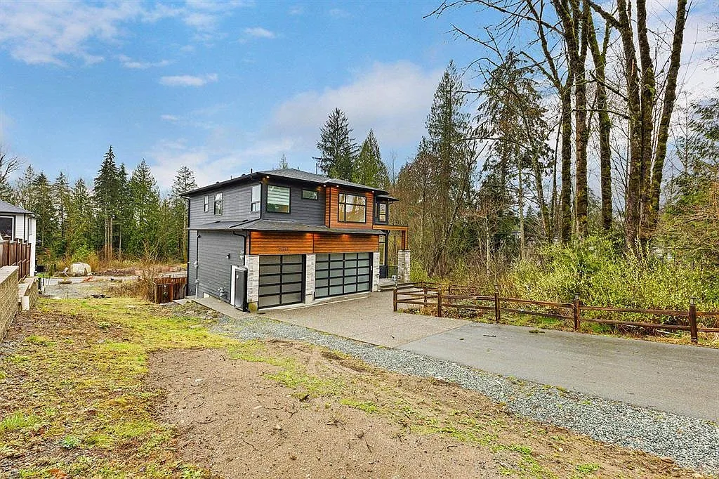 4 bed, 2500 sqft, $4,600 — Photo 1